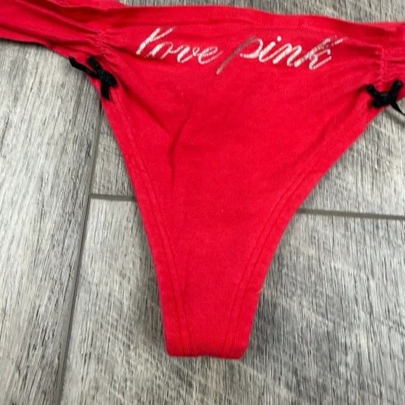 VS Red Love‎ Pink Thong - Picture 4 of 12